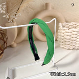 Green~The new olive greenplaid headband is simpleand versatile showing white hair accessories large leather large intestine ring daiiibabyyy