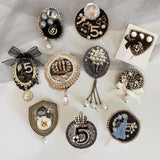 Vintage pearl pendant 5 pearls brooch luxury jacket flowers Lapel Pins Brooches Bow Fabric Jewelry for Women daiiibabyyy