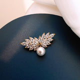 Christmas Deer Brooch Rhinestone Enamel Reindeer Sika Deer Brooch Women's Cute Beautiful Corsage Lapel Pin Party Causal Jewelry daiiibabyyy
