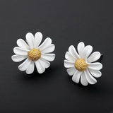 2021 New Spring White Enamel Daisy Flower Vintage Elegant Simple Opening Rings for Women Jewelry Party Gifts daiiibabyyy