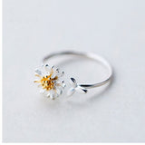 2021 New Spring White Enamel Daisy Flower Vintage Elegant Simple Opening Rings for Women Jewelry Party Gifts daiiibabyyy